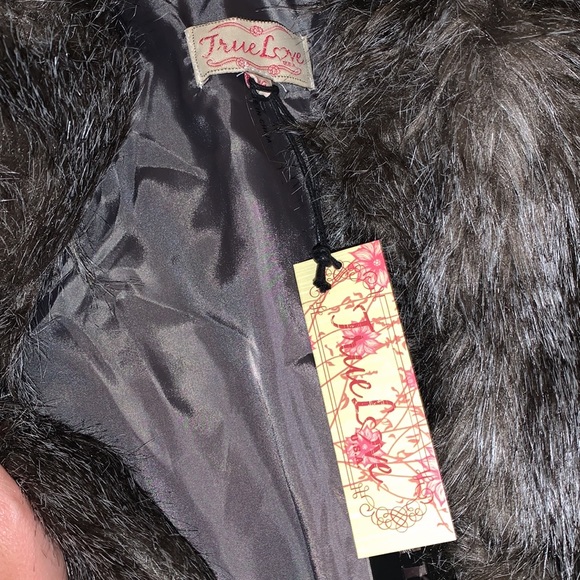 Nwt True love faux fur vest size large - Picture 3 of 3